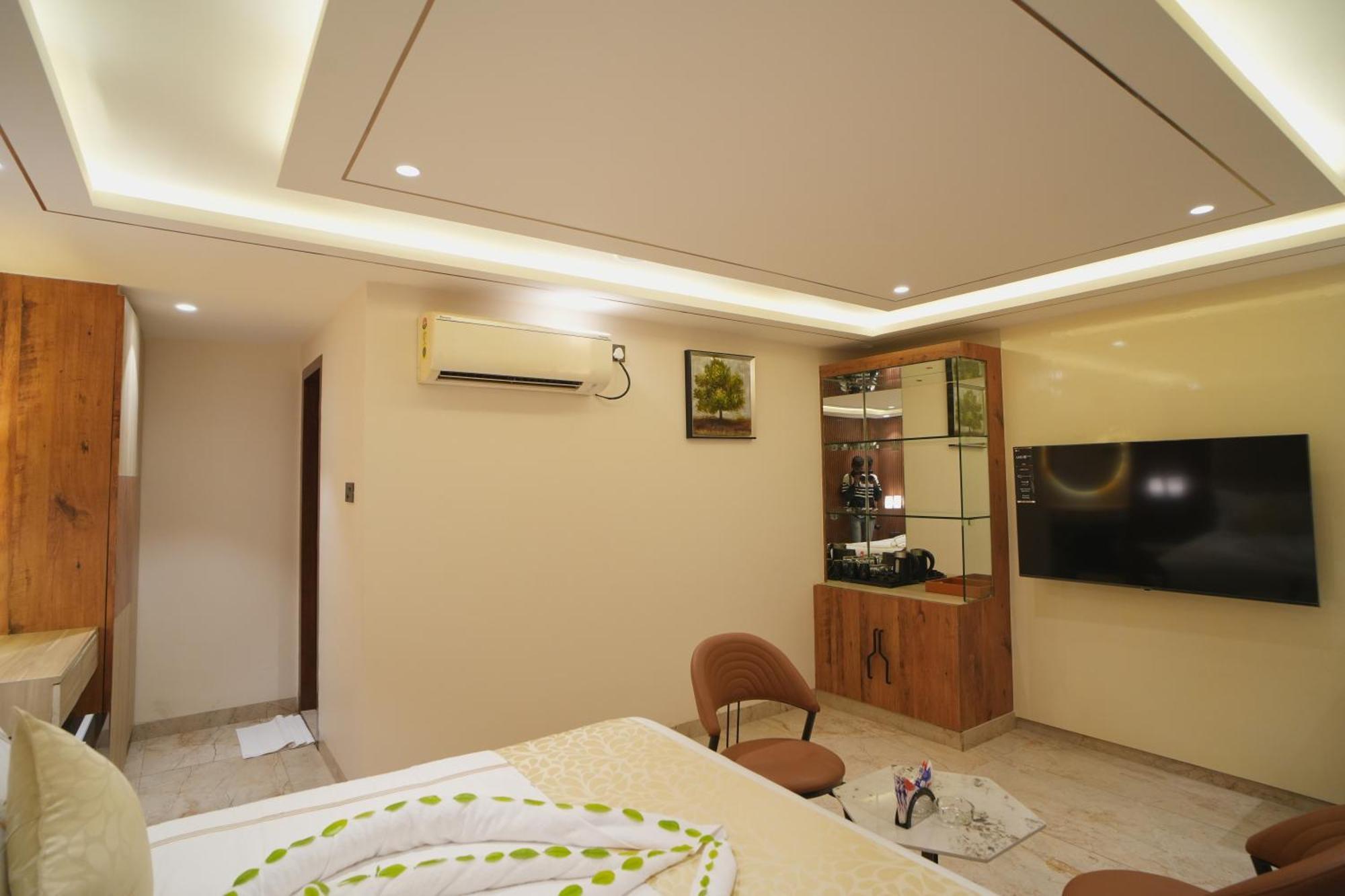 Oriva Vinflora Residency - Nr Lv Prasad Hospital, Banjara Hills Hotel Haidarábád Kültér fotó